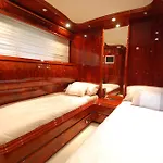 Motor Yacht Dandy