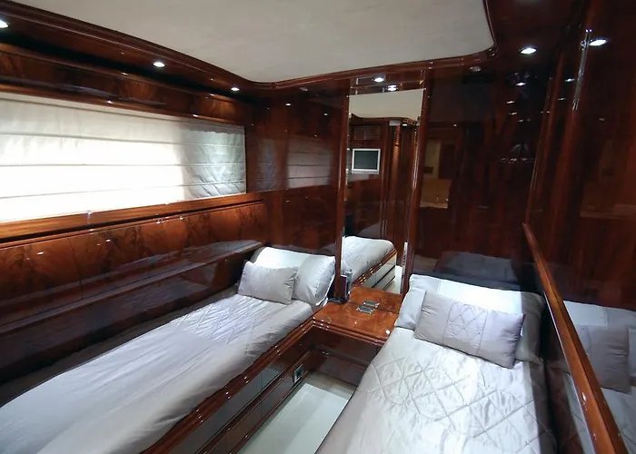Hotel en barco Motor Yacht Dandy Barcelona