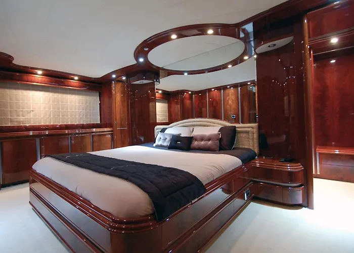 Motor Yacht Dandy 3* Barcelona
