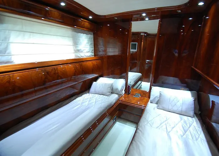 Motor Yacht Dandy 3*