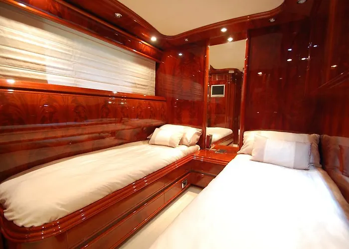 Motor Yacht Dandy