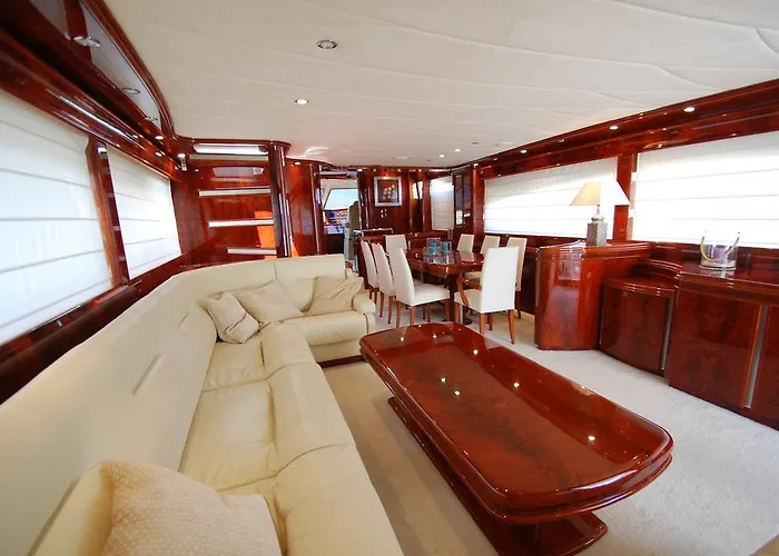 Motor Yacht Dandy Hotel en barco