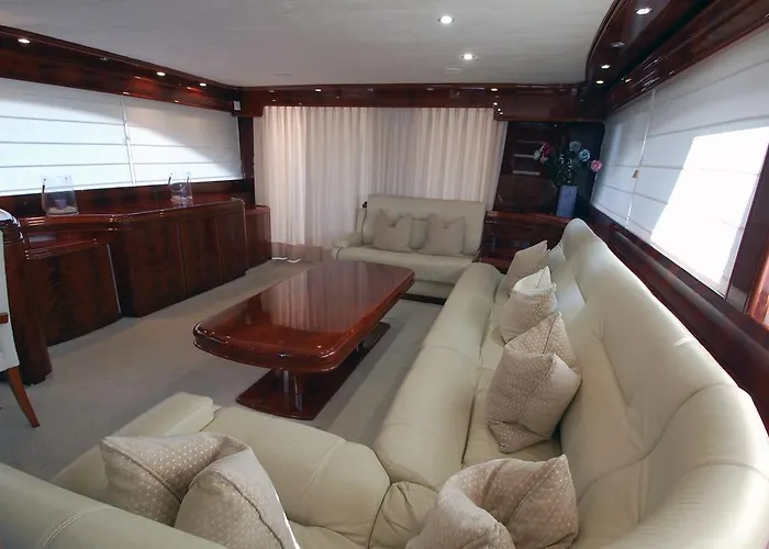 Motor Yacht Dandy 3*