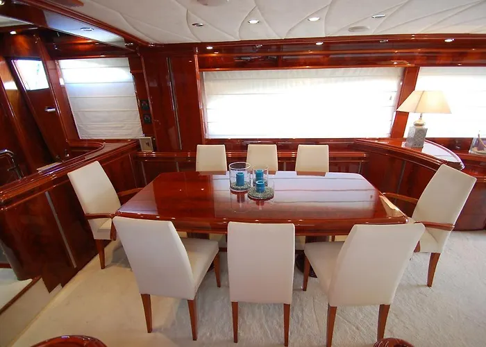 Motor Yacht Dandy