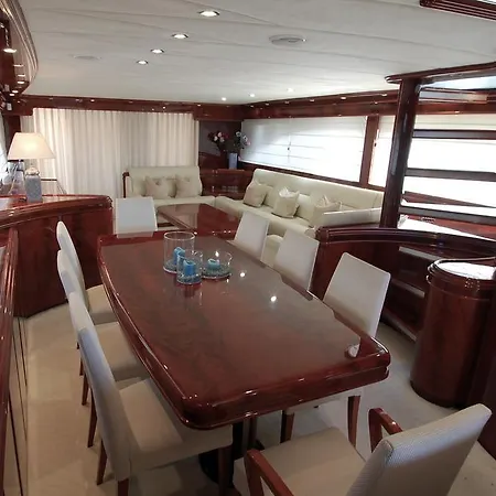 Botel Motor Yacht Dandy