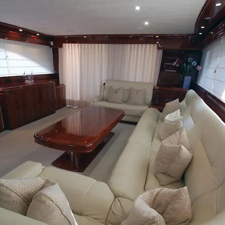 Motor Yacht Dandy 3*