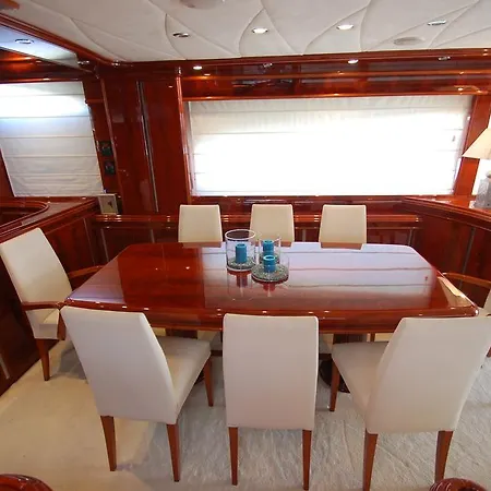 Motor Yacht Dandy