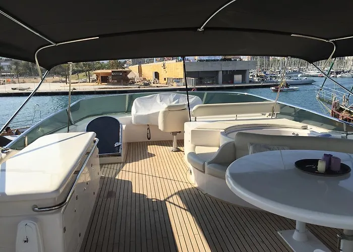 Motor Yacht Dandy Hotel en barco 3*