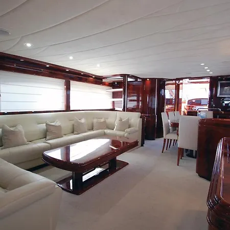 Motor Yacht Dandy Hotel en barco