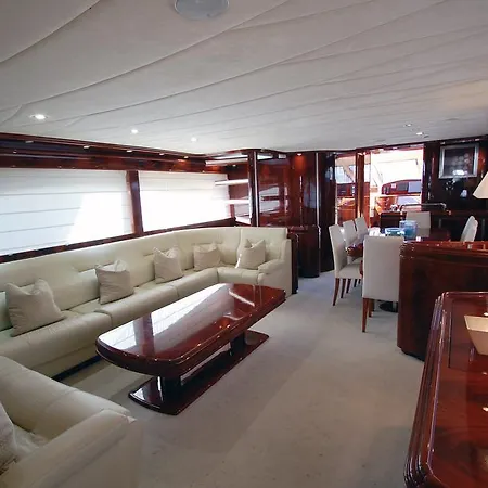 Hotel en barco Motor Yacht Dandy 3*