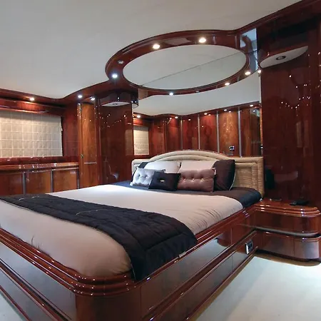 Motor Yacht Dandy 3* Barcelona