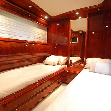 Motor Yacht Dandy
