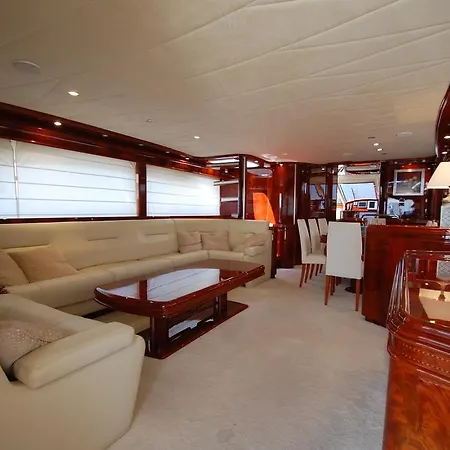 Hotel en barco Motor Yacht Dandy 3*